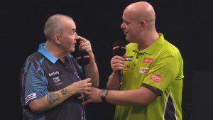 Darts Premier League 2016 10 02 Van Gerwen en Taylor